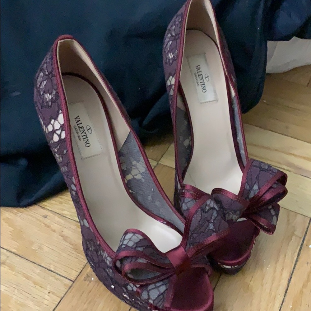 Valentino lace bordeaux bow pumps